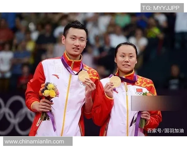 广州羽毛球队与南京羽毛球队赛后复盘分析比赛经验与战术调整