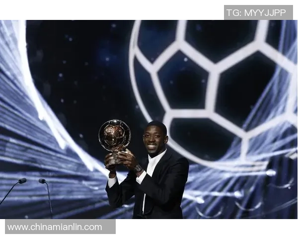 最厉害的足球明星背后的故事与成就解析